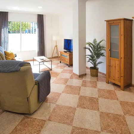 Orange Square Apartment *