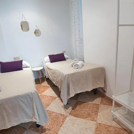 Orange Square Apartment *